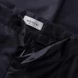 chiusura e dettagli dell'etichetta MONOBI di BIO COTTON TROUSERS / BLUE NAVY
