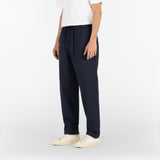 Posizione a 3/4 dei pantaloni con coulisse in seersucker di colore blu