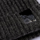 Reverse of NFC tag detail of PURE CASHMERE BEANIE / GRANIT