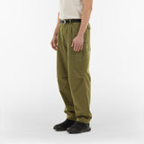3/4 position of HERRINGBONE CARGO / VERDE RANA pants