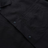 buttons and front pocket details of the seersucker short sleeved shirt in blue colour
