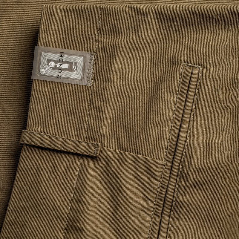 Dettaglio etichetta NFC di BIO GABARDINE ORIGIN CHINO / BEIGE CALDO