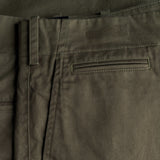 Dettaglio tasca di BIO GABARDINE ORIGIN CHINO / VERDE MILITARE