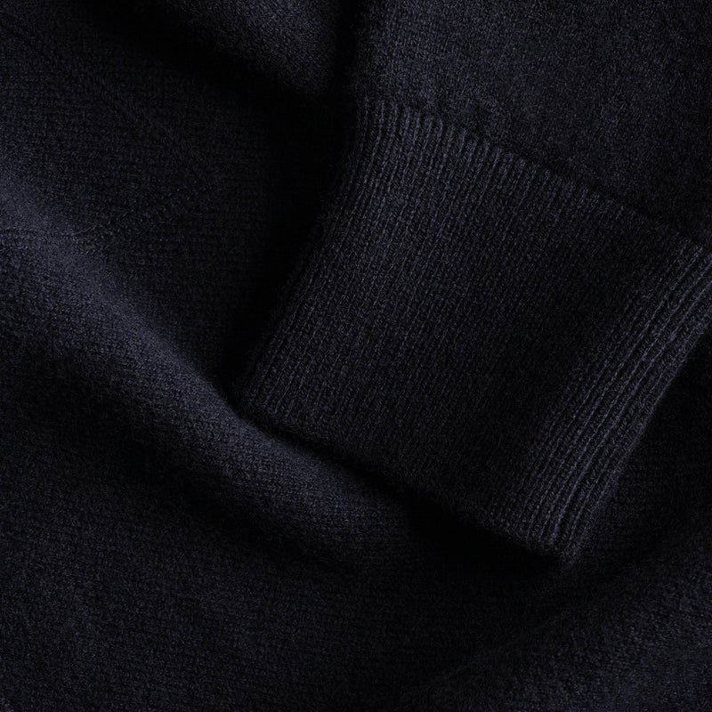 Dettaglio manica del maglione PURE CASHMERE FRENCH TERRY 12G / BELUGA