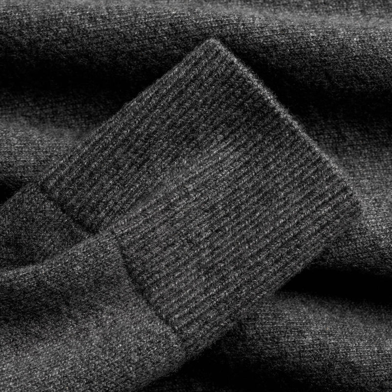 Dettaglio della manica del maglione PURE CASHMERE FRENCH TERRY 12G / GRANIT