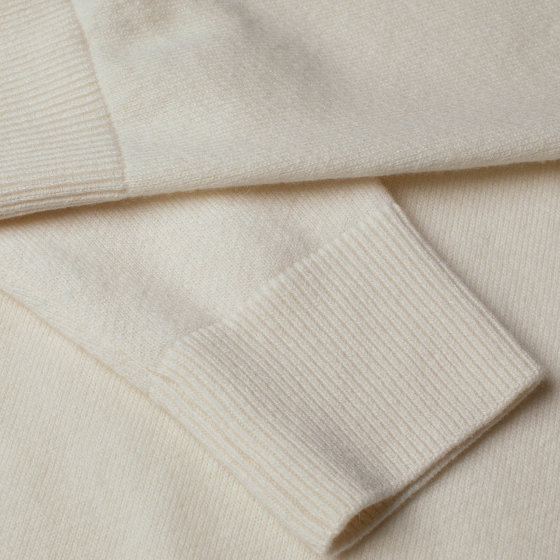 dettaglio della manica del maglione PURE CASHMERE FRENCH TERRY 12G / SNOW