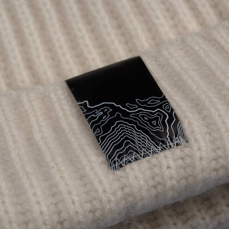 retro dell'etichetta NFC dettaglio di PURE CASHMERE BEANIE / SNOW