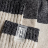 Dettaglio etichetta NFC di PURE CASHMERE SOCKS / SNOW