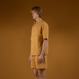 Posizione 3/4 della CAMICIA DYEPOP / CARAMELLO