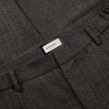 elastico in vita e dettagli dell'etichetta MONOBI di ORIGAMI WOOL PANTS / GESSATO