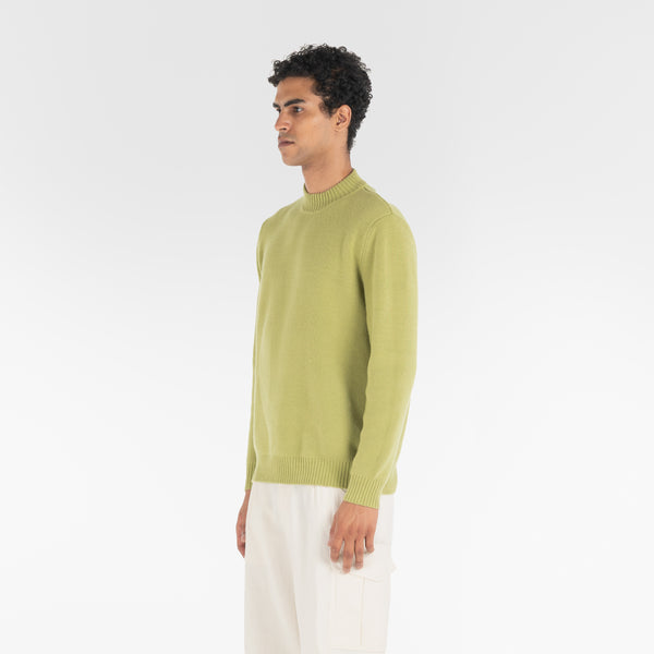 3/4 di posizione di PURE CASHMERE MOCK NECK SWEATER 7G / GRASS