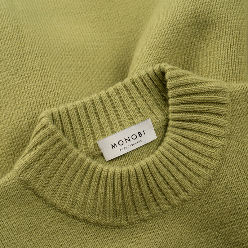 dettaglio del colletto di PURE CASHMERE MOCK NECK SWEATER 7G / GRASS