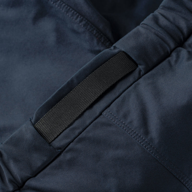 integrated polyester belt detail of BIO GABARDINE SHORTS / BLUE NAVY