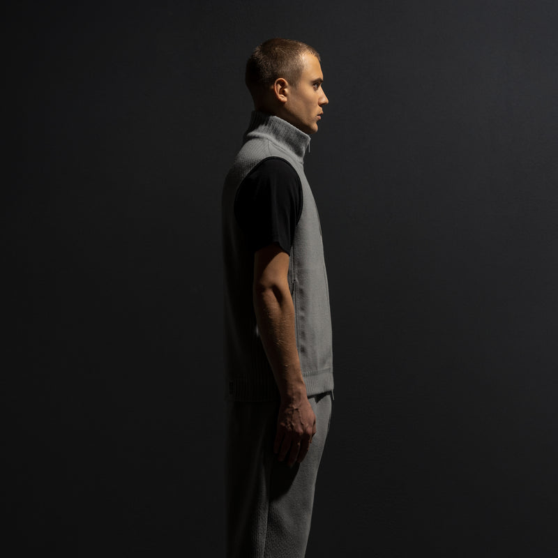 HYBRID KNIT VEST / LIGHT GREY