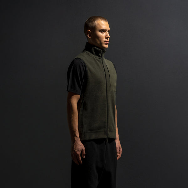 HYBRID KNIT VEST / MILITARY GREEN
