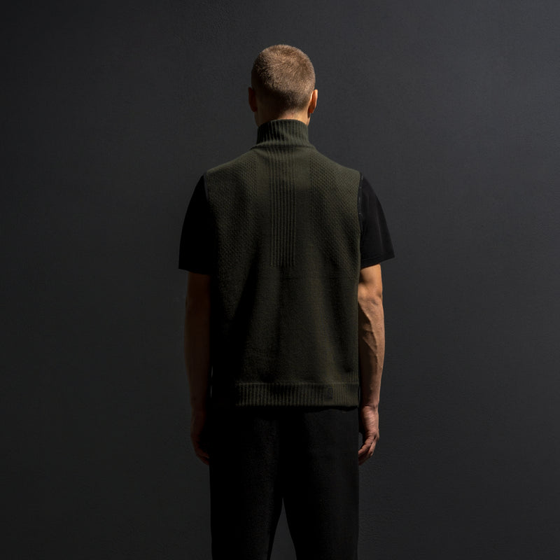 HYBRID KNIT VEST / MILITARY GREEN