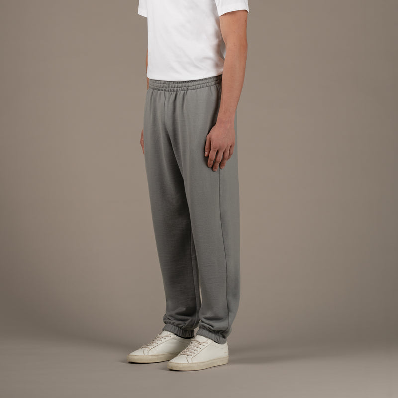 Model wears superior wool loungewear joggers color grey, 3/4