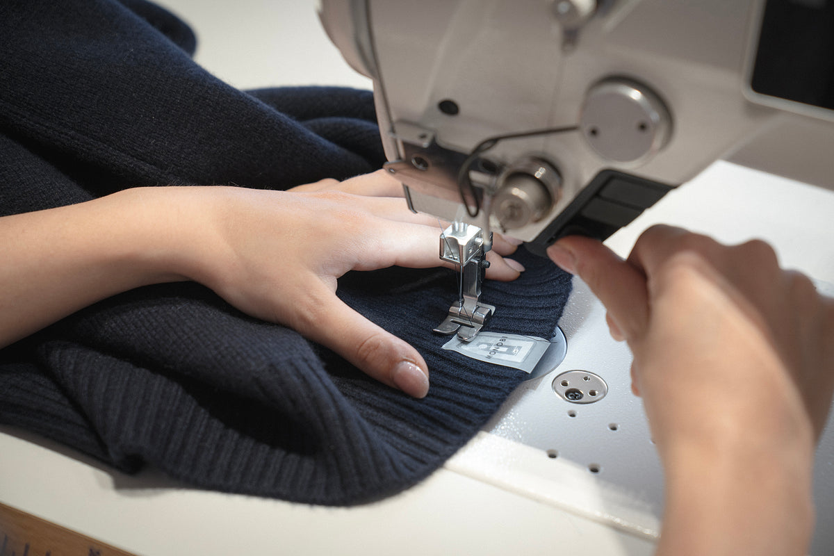 NFC tag stitching on PURE CASHMERE MOCK NECK SWEATER 7G